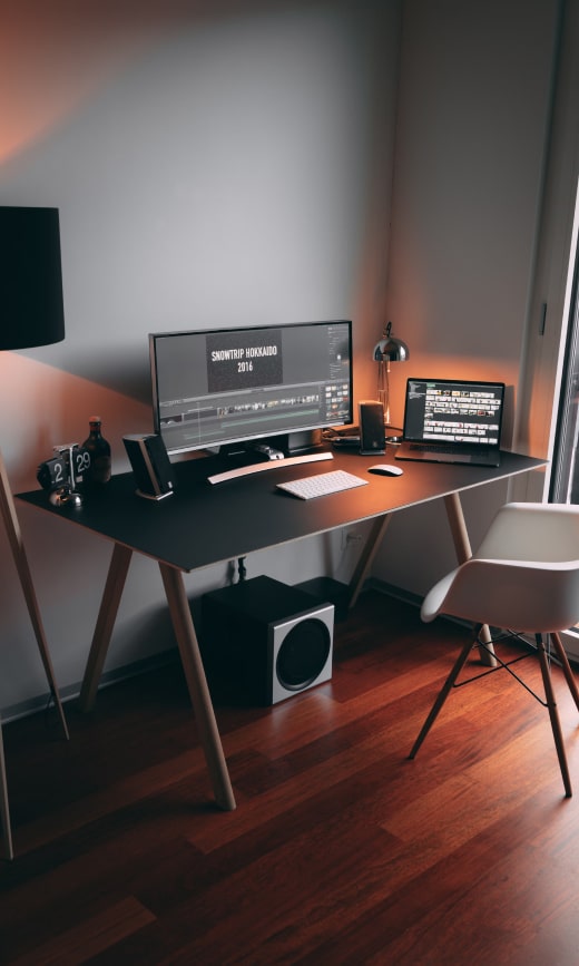 3 Minimalist Desk Setups 2 3 Minimalist Desk Setups