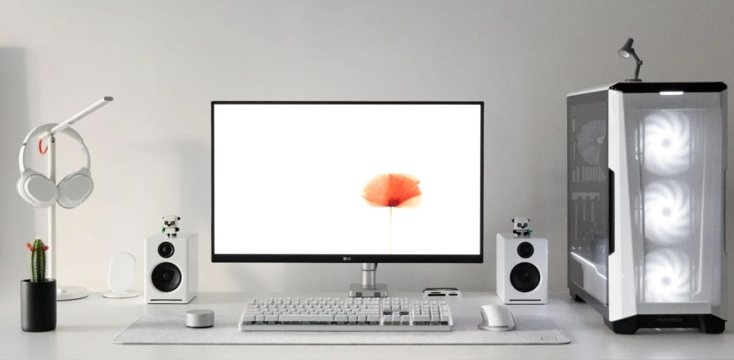 3 Minimalist Desk Setups 14 3 Minimalist Desk Setups