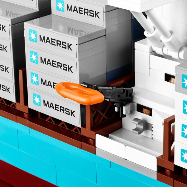 Конструктор LEGO Creator 10241 Контейнеровоз Маерск — изображение 4