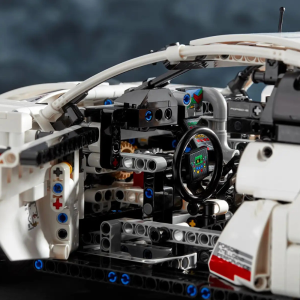 Конструктор Lego Technic 42096 Porshe 911 RSR — изображение 5