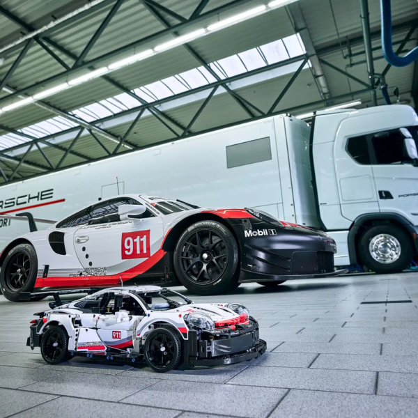 Конструктор Lego Technic 42096 Porshe 911 RSR — изображение 6