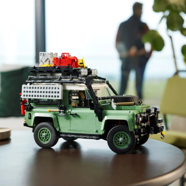 Конструктор LEGO Icons 10317 Внедорожник Land Rover Classic Defender 90 — изображение 9