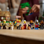 Конструктор LEGO Icons 10332 Средневековая городская площадь — изображение 7