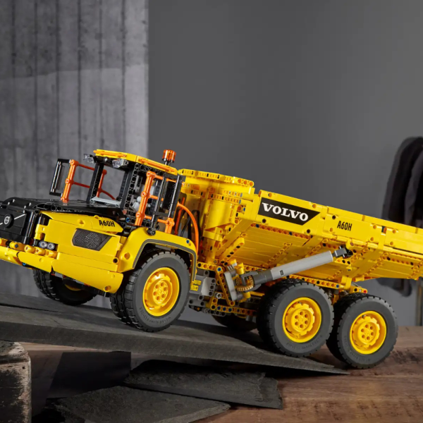 Конструктор LEGO Technic 42114 Самосвал Volvo 6х6 — изображение 5
