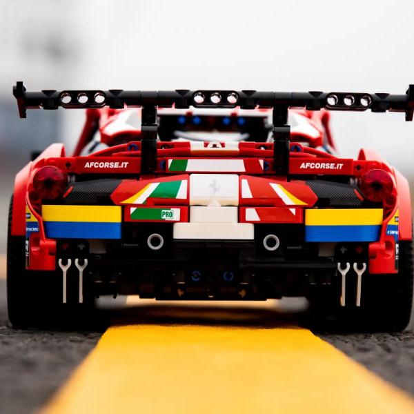 Конструктор LEGO Technic 42125 Ferrari 488 GTE AF Corse — изображение 5