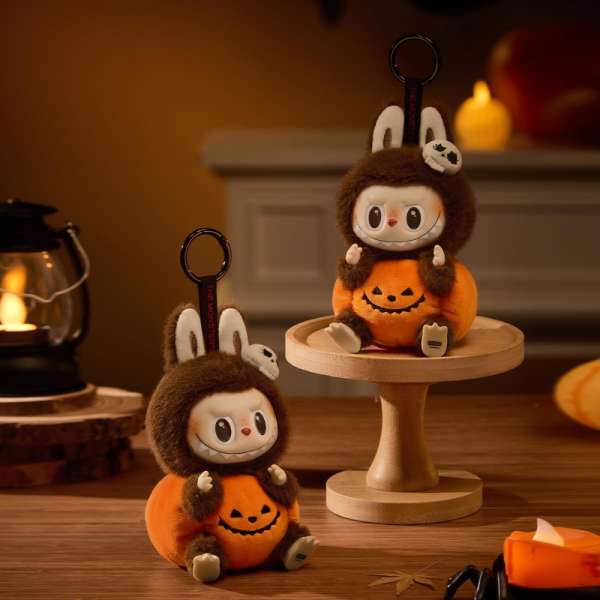 Фигурка POP MART Happy Halloween Party Series-Sitting Pumpkin Vinyl Plush Pendant — изображение 2