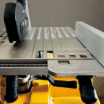 Комбинированная торцовочная пила DeWalt D27113 — изображение 6