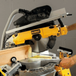 Комбинированная торцовочная пила DeWalt D27113 — изображение 4