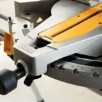 Комбинированная торцовочная пила DeWalt D27113 — изображение 5