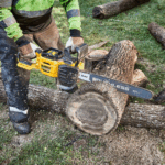 Аккумуляторная цепная пила DeWalt DCMCS575N 60V без аккумулятора — изображение 2