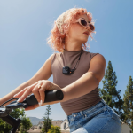 Экшн-кaмeрa Instа360 GO Ultra Tiny Наnds Frее 4K Сam Мidnight Вlасk — изображение 2