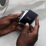 Аппаратный криптовалютный кошелёк с сенсорным экраном Ledger Stax и чехол Magnet Shell — изображение 6